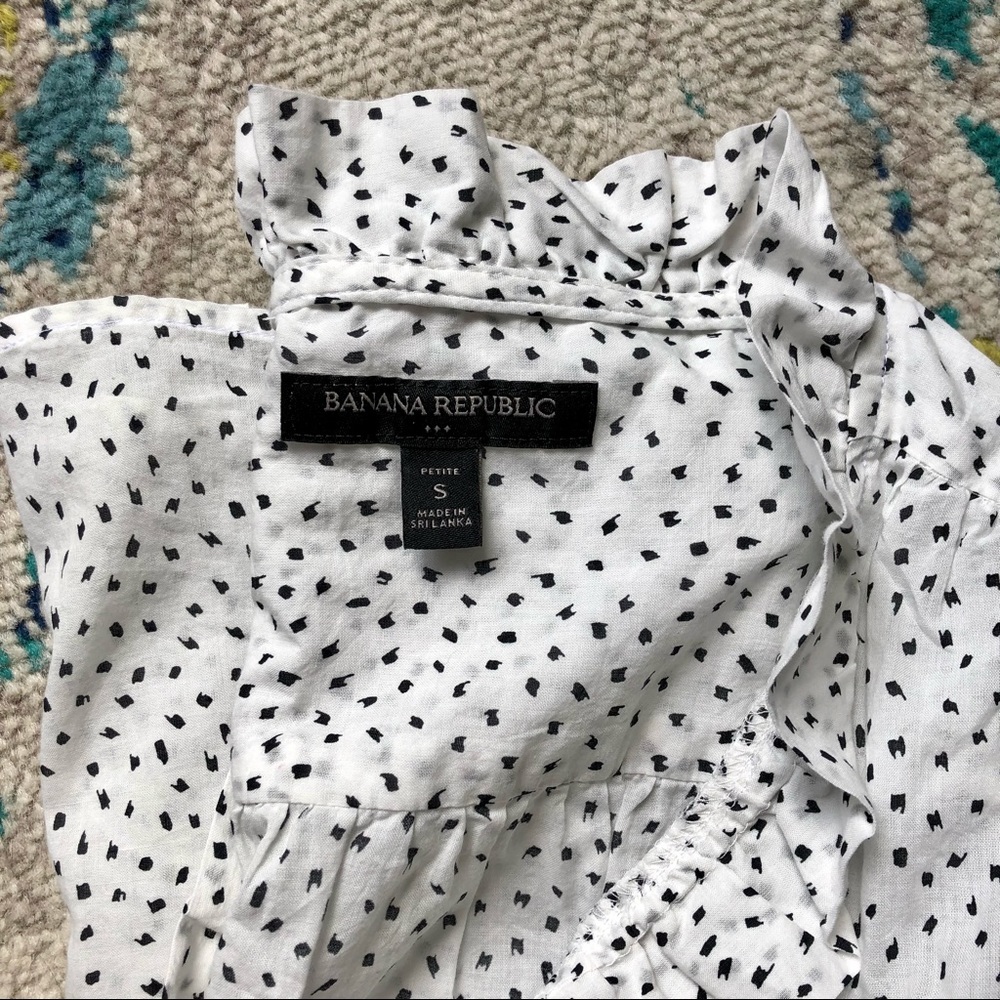 Banana Republic Sleeveless Button Down - Picture 8 of 8